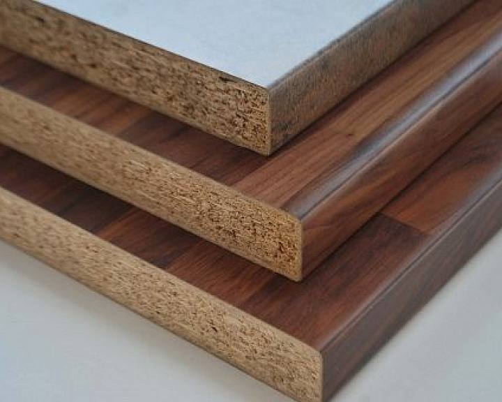 Pracovní desky - formáty: 600 - 1200 x 4100 mm / tloušťky: 28 mm nebo 38 mm