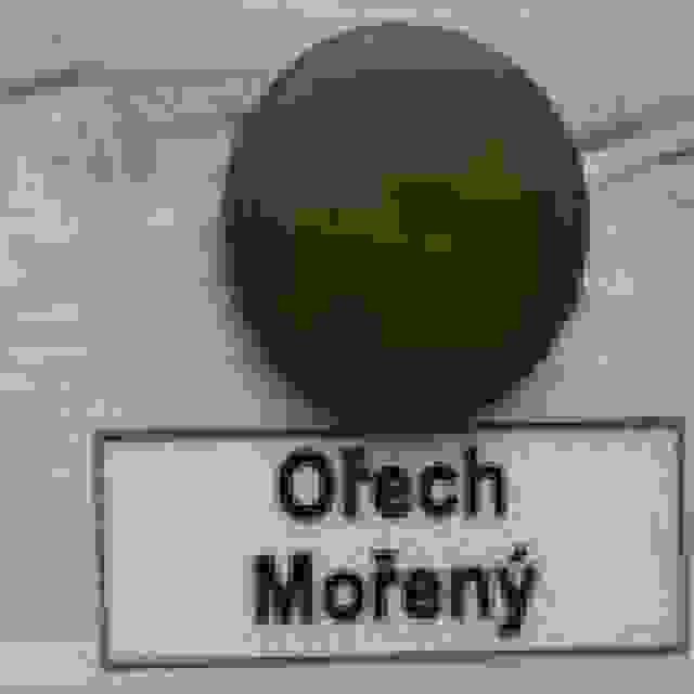 Krytka konfirmátu ořech mořený
